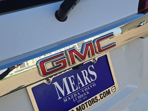 Used 2023 GMC Acadia SLT FWD image 12