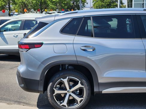 New 2025 Volkswagen Tiguan SE image 6