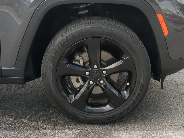 Certified 2024 Jeep Grand Cherokee Altitude AWD/4WD image 11
