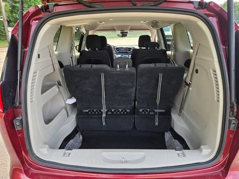 Used 2023 Chrysler Voyager LX FWD image 16