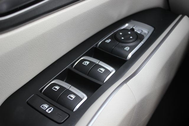 Used 2021 Kia Sorento S FWD image 18