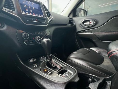 Used 2019 Jeep Cherokee Trailhawk image 43