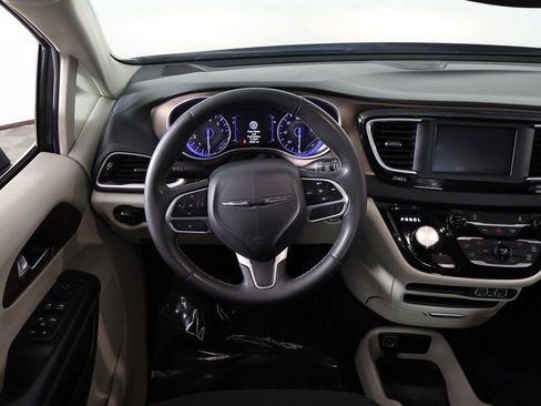 Used 2023 Chrysler Voyager LX image 32