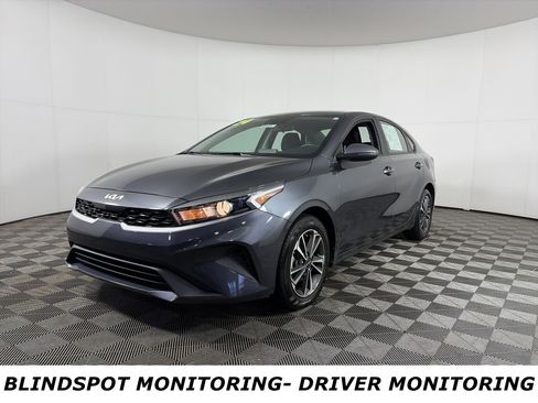 Used 2024 Kia Forte LXS w/ LXS Technology Package image 3