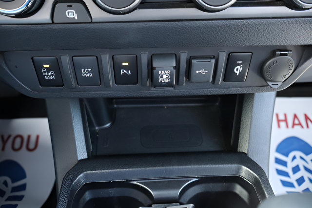 Used 2021 Toyota Tacoma TRD Sport w/ TRD Premium Sport Package AWD/4WD image 33