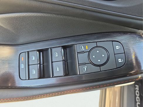 Used 2026 Nissan Rogue SV AWD/4WD image 15