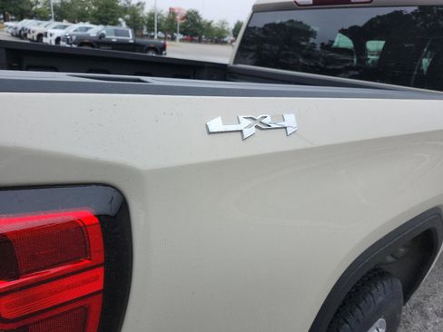 Used 2026 GMC Sierra 1500 SLE AWD/4WD image 5