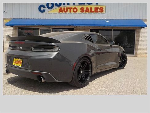 Used 2016 Chevrolet Camaro SS RWD image 9