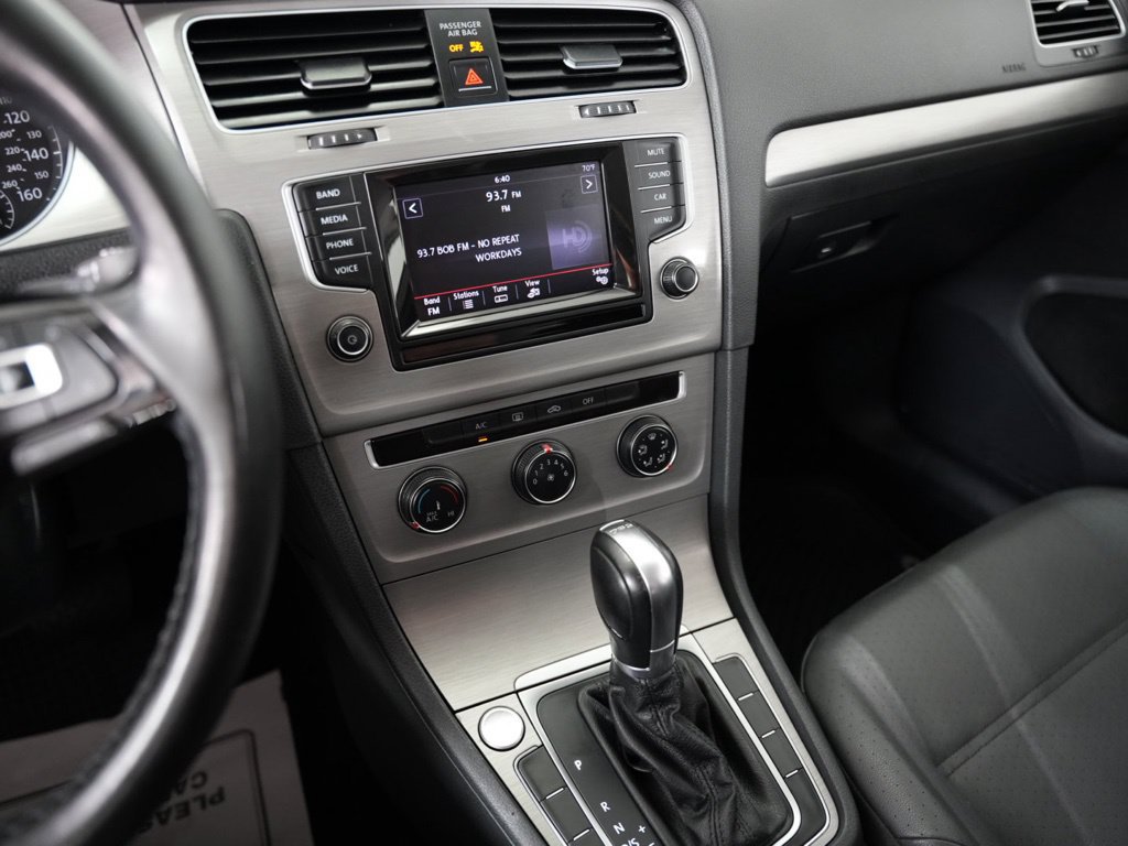 Used 2015 Volkswagen Golf TDI S FWD image 18