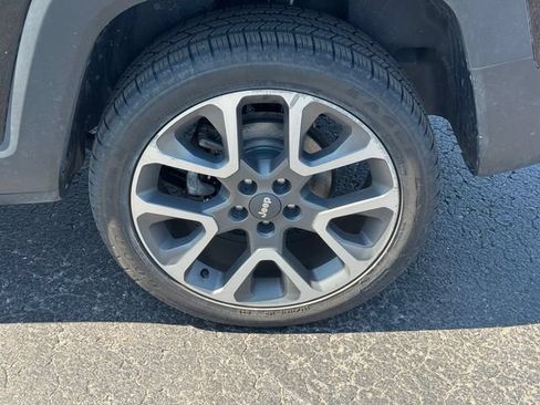Certified 2022 Jeep Renegade Limited w/ Sun, Sound & Wheels Group AWD/4WD image 11