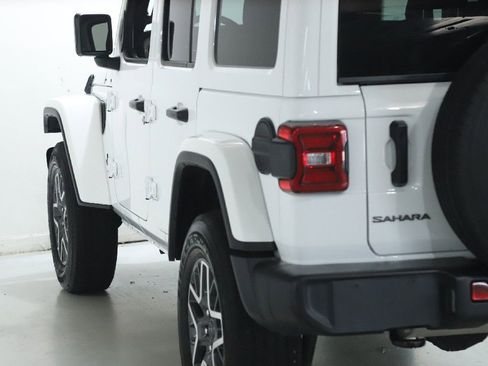 Used 2025 Jeep Wrangler Unlimited Sahara AWD/4WD image 41