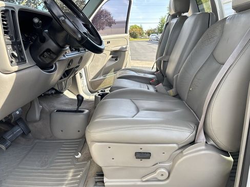 Used 2005 GMC Sierra 2500 SLE w/ Skid Plate Package AWD/4WD image 24