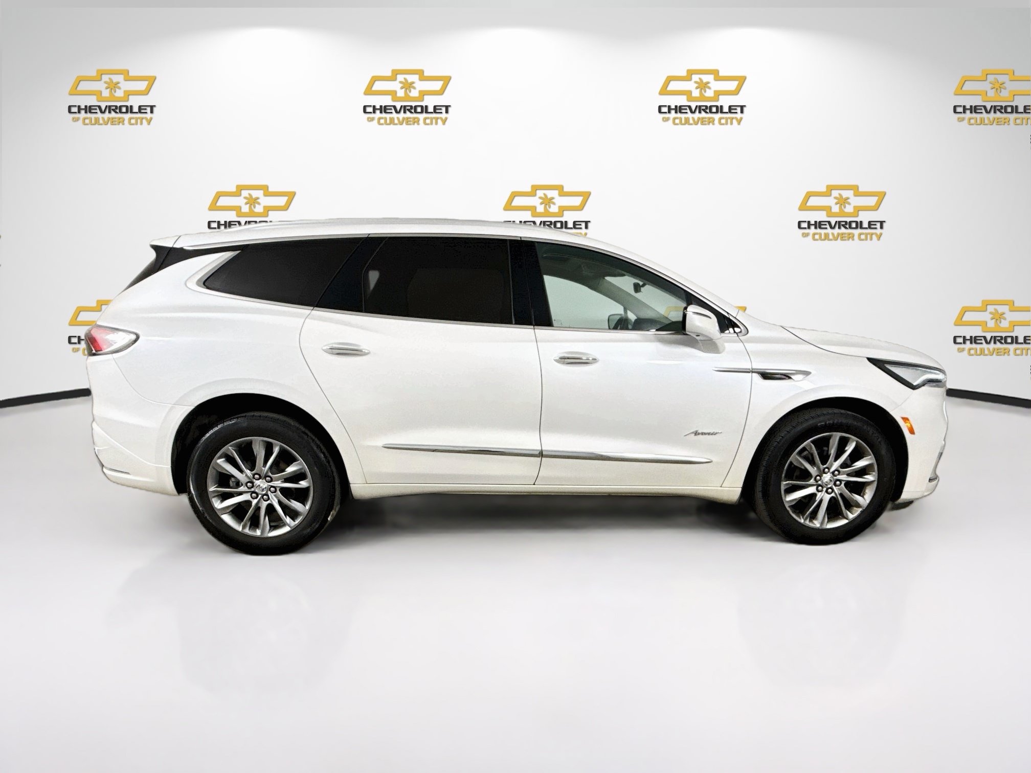 Used 2023 Buick Enclave Avenir w/ Trailering Package, 5000 lbs. AWD/4WD image 9
