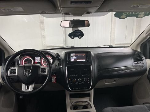 Used 2016 Dodge Grand Caravan SXT w/ Rear Park Assist Package FWD image 19