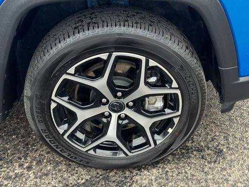 Certified 2025 Jeep Compass Limited image 9