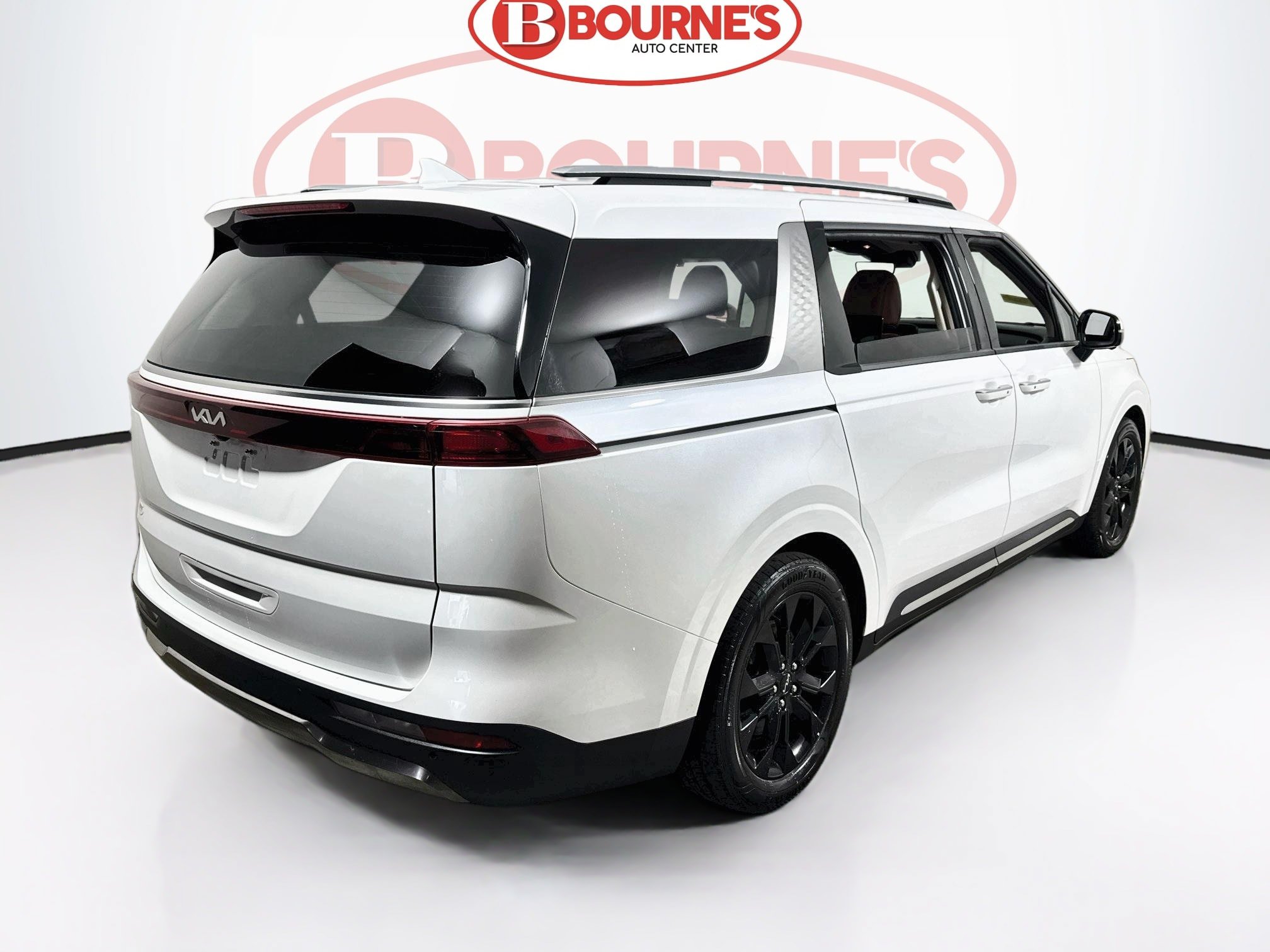 Used 2024 Kia Carnival SX FWD image 11