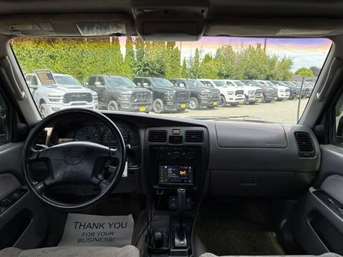 Used 2002 Toyota 4Runner SR5 AWD/4WD image 14