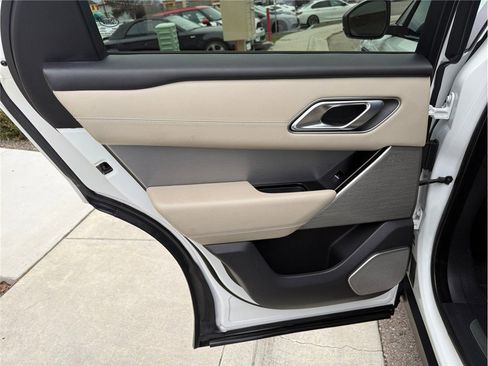 Used 2018 Land Rover Range Rover Velar R-Dynamic HSE image 31