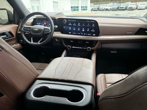 Certified 2025 Chevrolet Suburban High Country image 18