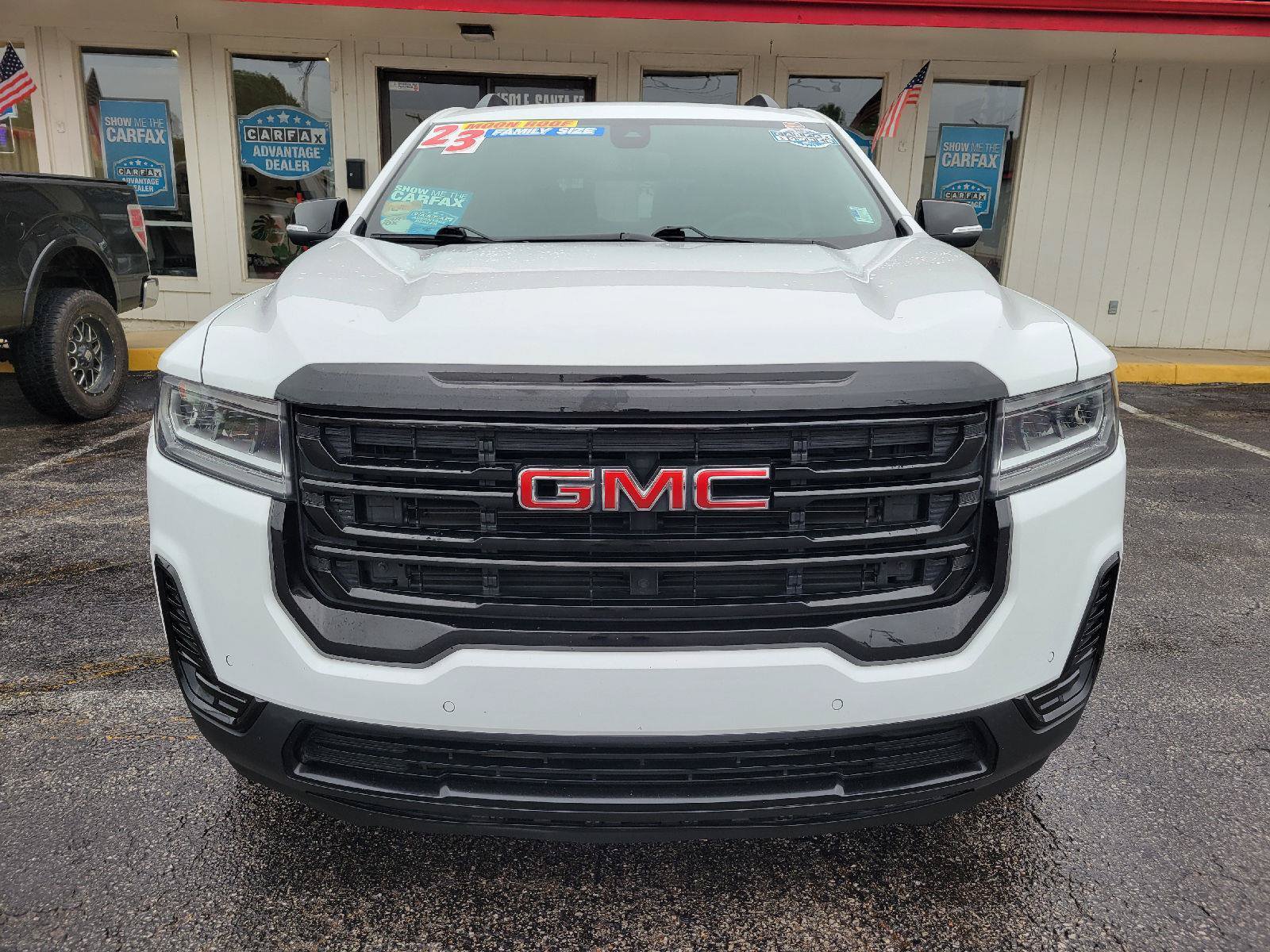 Used 2023 GMC Acadia SLE w/ Driver Convenience Package FWD image 2
