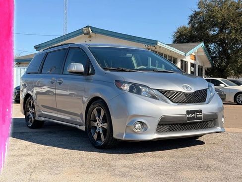 Used 2012 Toyota Sienna SE image 1