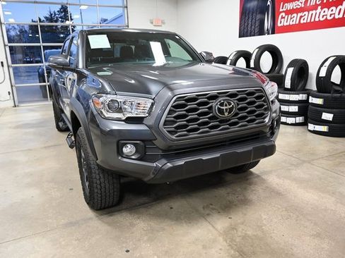 Used 2022 Toyota Tacoma TRD Off-Road image 3