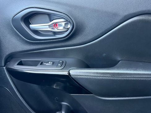 Used 2019 Jeep Cherokee Altitude image 20