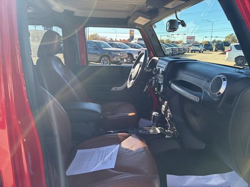 Used 2018 Jeep Wrangler Unlimited Rubicon w/ Connectivity Group image 18