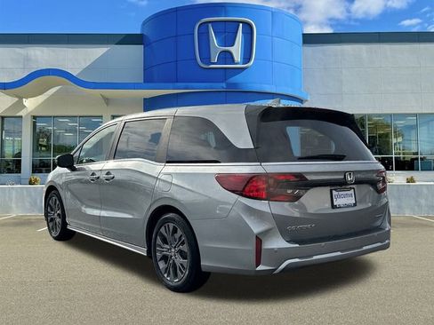 New 2026 Honda Odyssey Touring image 4