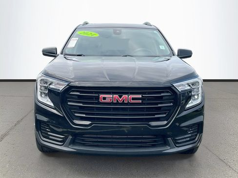 Used 2024 GMC Terrain SLE w/ Driver Convenience Package FWD image 2