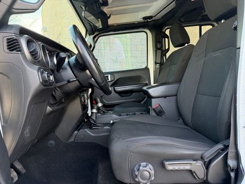Used 2021 Jeep Gladiator Sport image 16