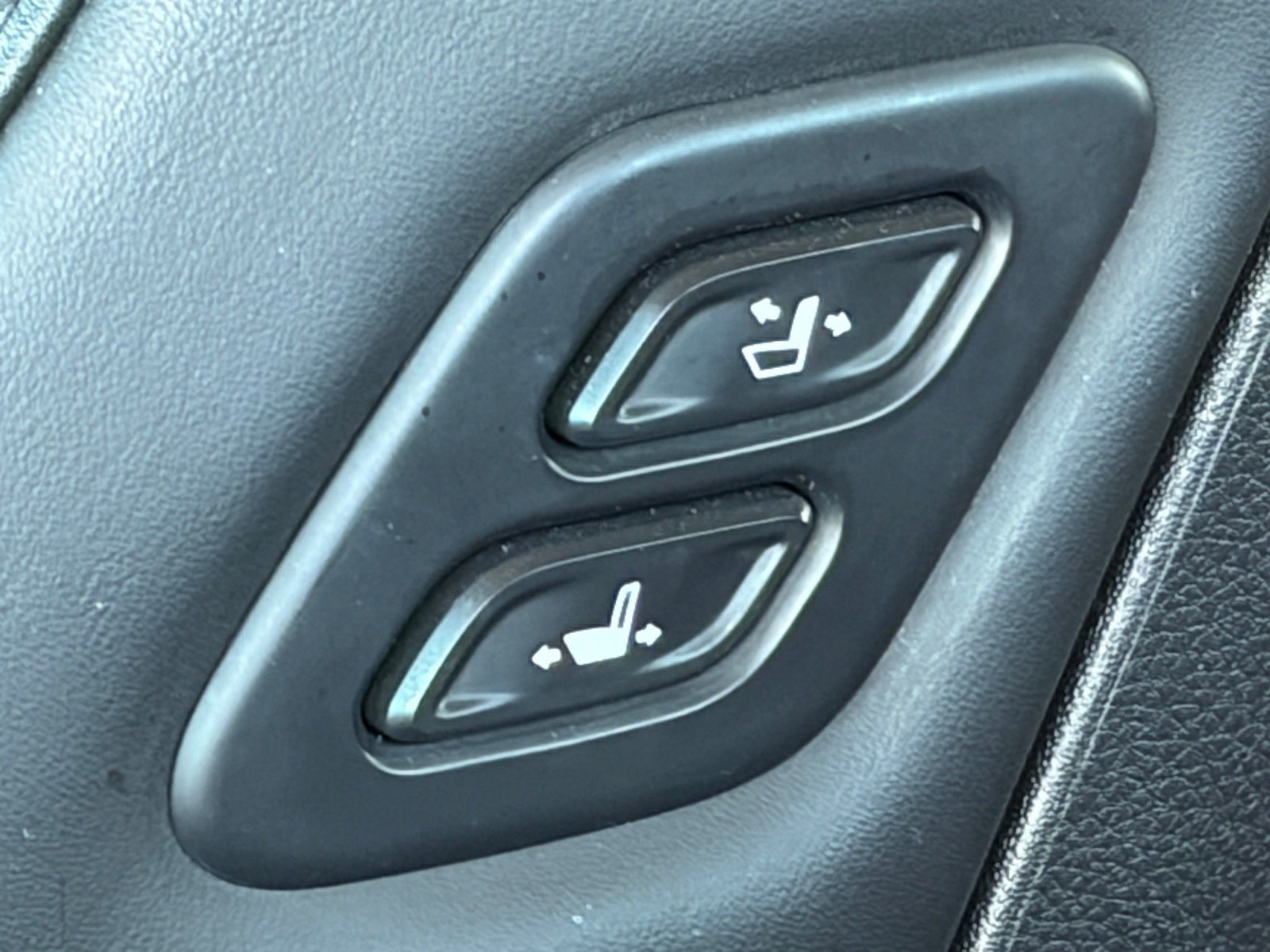 Used 2023 Kia Carnival SX FWD image 39