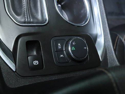Used 2020 Chevrolet Traverse Premier w/ Redline Edition FWD image 31