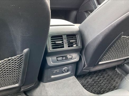 Used 2020 Audi Q5 e Premium Plus w/ Premium Plus Package image 38