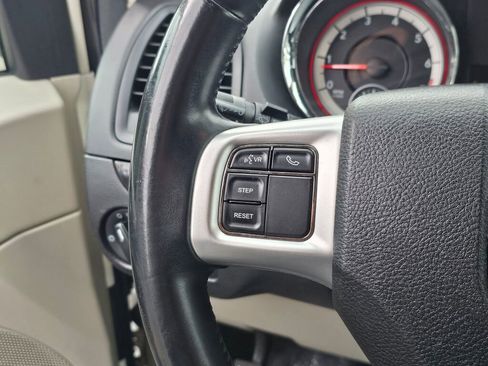 Used 2013 Dodge Grand Caravan SE FWD image 29