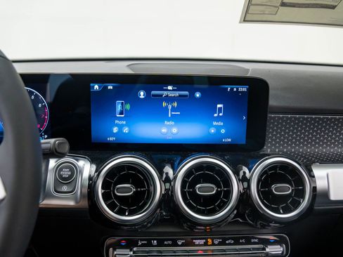 New 2026 Mercedes-Benz GLB 250 4MATIC image 23