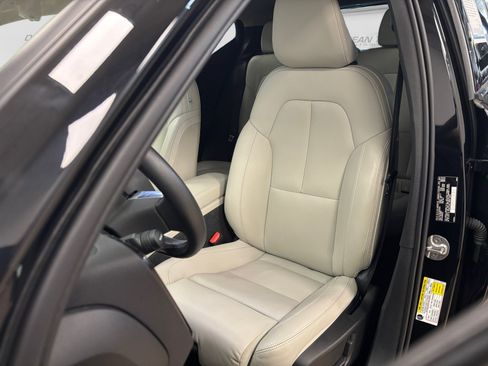 Used 2024 Volvo XC40 B5 Plus w/ Climate Package AWD/4WD image 39