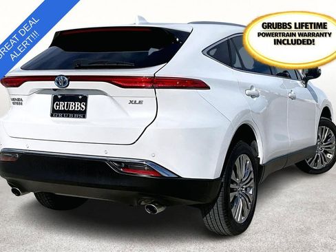 Used 2024 Toyota Venza XLE image 2