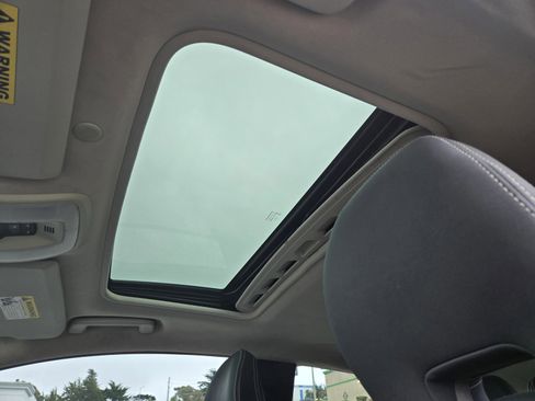 Used 2011 Volvo C30 T5 R-Design image 25