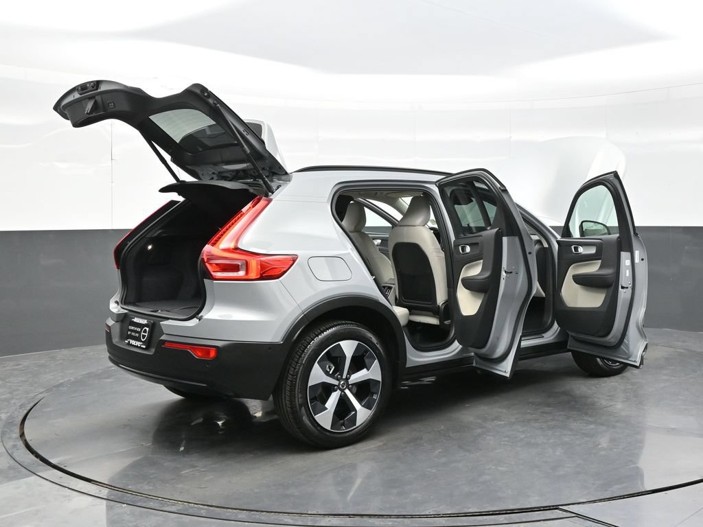 Used 2026 Volvo XC40 B5 Plus AWD/4WD image 46