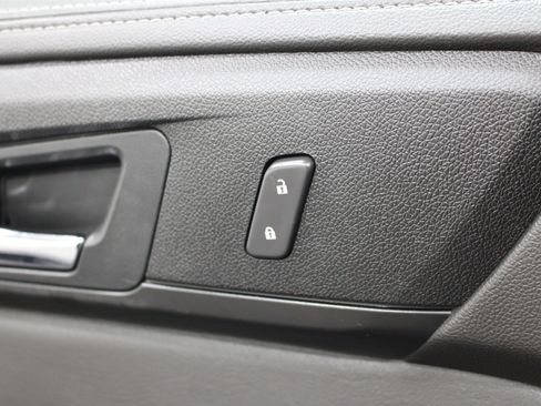 Used 2017 Chevrolet Traverse LT image 8