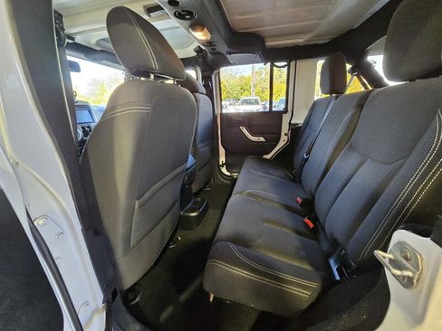 Used 2017 Jeep Wrangler Unlimited Sahara w/ Connectivity Group image 19