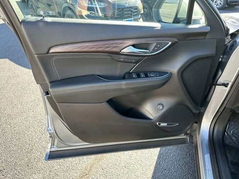 Used 2023 Buick Envision Avenir image 11