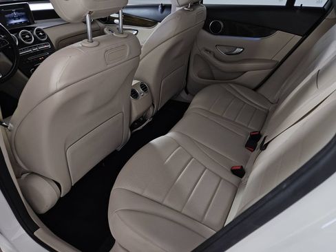 Used 2019 Mercedes-Benz GLC 300 4MATIC w/ Premium Package image 24