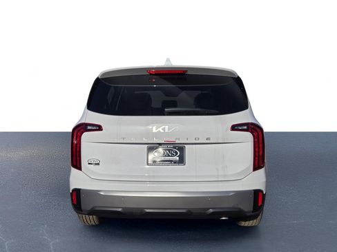 Used 2025 Kia Telluride LX FWD image 8