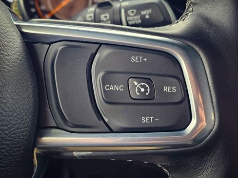 Certified 2022 Jeep Wrangler Unlimited Sahara w/ LED Lighting Group AWD/4WD image 17