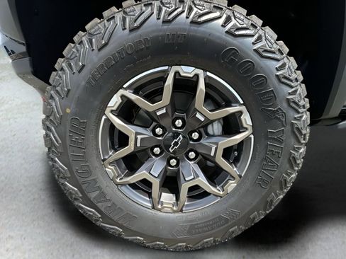 New 2025 Chevrolet Colorado ZR2 w/ Technology Package image 31