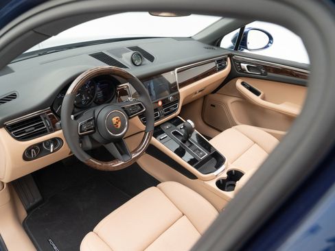Certified 2026 Porsche Macan AWD/4WD image 4