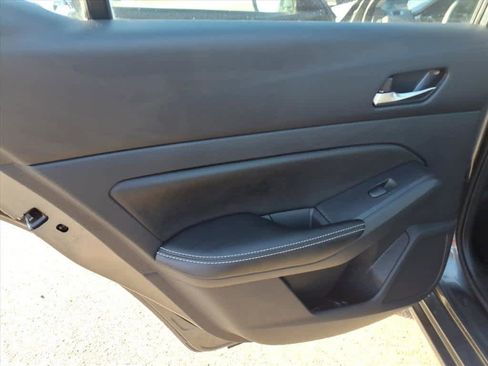 Certified 2022 Nissan Altima 2.5 SV image 12