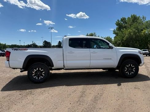 Used 2017 Toyota Tacoma TRD Off-Road w/ Premium & Technology Package AWD/4WD image 6